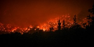 Πυρκαγιά νύχτα