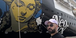 O Sake ζωγραφίζει τη Θεά της Νύχτας σε κρουαζιερόπλοιο