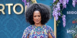 Η «Queen Charlotte» από το «Bridgerton» με βασιλικό φόρεμα Ελληνίδας σχεδιάστριας στο κόκκινο χαλί