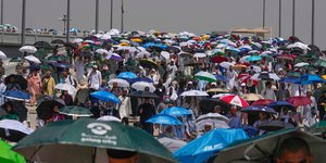 Οι προσκυνητές στη Μέκκα εν μέσω καύσωνα