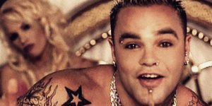 Ο τραγουδιστής των Crazy Town Sifty Shellshock