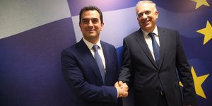 Σκρέκας και Θεοδωρικάκος στην τελετή παράδοσης-παραλαβής του υπουργείου Ανάπτυξης