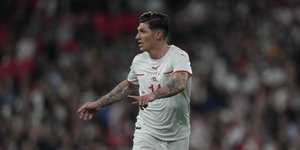 Ο Στίβεν Τσούμπερ με τη φανέλα της εθνικής Ελβετίας