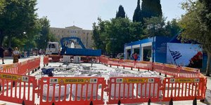 Εργασίες του Δήμου Αθηναίων στην πλατεία Συντάγματος