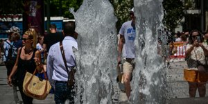 συντριβανι συνταγμα κοσμος