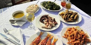 Το καλύτερο φαγητό μετά την παραλία -5 μαγαζιά με νόστιμους μεζέδες για μετά τις βουτιές