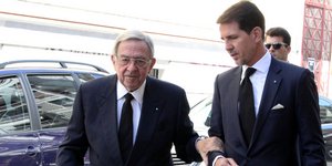 Ο τέως βασιλιάς Κωνσταντίνος, με τον πρωτότοκο γιο του, Παύλο Γλύξμπουργκ