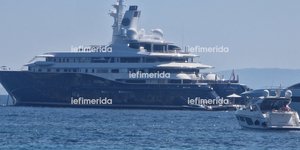 Ο Σεΐχης του Κατάρ με το «πλωτό παλάτι» του στη Βουλιαγμένη