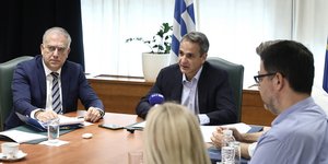 Ο Τάκης Θεοδωρικάκος και ο Κυριάκος Μητσοτάκης