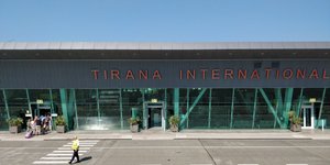 To αεροδρόμιο των Τιράνων