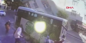 Η στιγμή της κατάρρευσης του κτιρίου στην Κωνσταντινούπολη