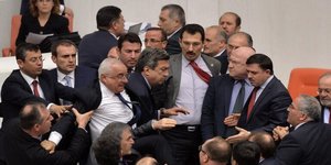 Επεισόδια στη τουρκική βουλή