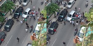 Απίστευτες σκηνές στην πλατεία Βικτωρίας