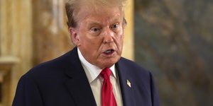 Ντοναλντ Τραμπ  