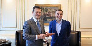 Θερμή υποδοχή Ιμάμογλου σε Τσίπρα, στην Κωνσταντινούπολη -«Σας καλωσορίζω ως δήμαρχος και Σοσιαλδημοκράτης»