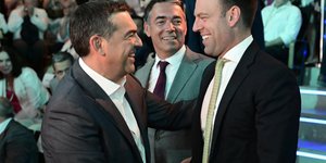 Ο Κασσελάκης έκανε... cameo πέρασμα από το Ίδρυμα Τσίπρα: «Καλή αρχή, Αλέξη, στο νέο εγχείρημα»