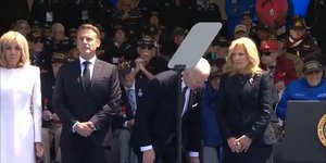 Ψευδές ότι ο Τζο Μπάιντεν πήγε να κάτσει σε αόρατη καρέκλα