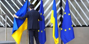 Σημαίες ΕΕ και Ουκρανίας
