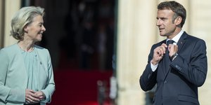 Η επικεφαλής της Κομισιόν, Ούρσουλα φον ντερ Λάιεν και ο Γάλλος πρόεδρος Εμανουέλ Μακρόν