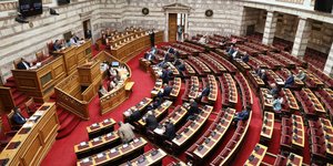 Στην ολομέλεια οι ρυθμίσεις για τα ανασφάλιστα και αδρανή οχήματα