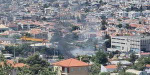Φωτιά σε αποθηκευτικό χώρο ξυλείας στο Χαλάνδρι Αττικής
