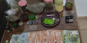 Κατασχέθηκαν ναρκωτικά, εργαλεία και χρήματα