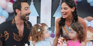 Η Χριστίνα Μπόμπα και ο Σάκης Τανιμανίδης με τις κόρες τους