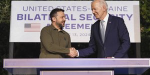 Βολοντίμιρ Ζελένσκι και Τζο Μπάιντεν στη Σύνοδο της G7 στην Ιταλία