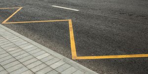 Κίτρινες γραμμές στους δρόμους 