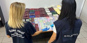 Τα κατασχεθέντα έγγραφα που βρέθηκαν στο εργαστήριο