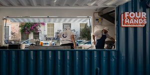 κοντέινερ καντίνα burger street food Κεραμεικός Αθήνα Four Hands 
