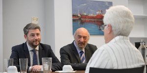 Στην Επιτροπή Ανταγωνισμού ο Ανδρουλάκης: «Η κυβέρνηση δεν συγκρούεται με ισχυρά συμφέροντα που αισχροκερδούν» 