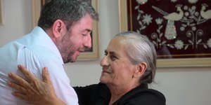 Ο Νίκος Ανδρουλάκης με την Χαρίτα Μάντολες 