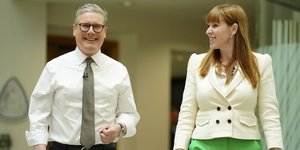 Η αντιπρόεδρος του Εργατικού κόμματος της Βρετανίας Άντζελα Ρέινερ με τον ηγέτη του κόμματος Κιρ Στάρμερ