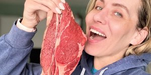 Aπό vegan σε κρέας: Μια 39χρονη άλλαξε τη διατροφή της μετά από 13 χρόνια -Οι αλλαγές στο σώμα της