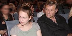 Ο Απόστολος Γκλέτσος και η κόρη του, Βαλίσια, σε θεατρική παράσταση το 2022