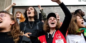 Άρχισαν πανηγυρισμοί στη Γαλλία μετά την ανακοίνωση των exit poll