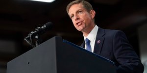 ΗΠΑ: Ο Δημοκρατικός βουλευτής Μάικ Λέβιν καλεί τον Μπάιντεν να αποσύρει την υποψηφιότητά του	