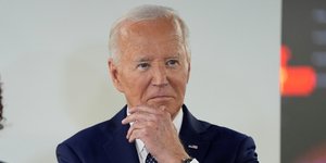 Φήμες ότι ο Τζο Μπάιντεν σκέπτεται να αποσυρθεί από την κούρσα της προεδρικής εκλογής