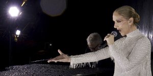 Η Σελίν Ντιόν στην έναρξη των Ολυμπιακών Αγώνων