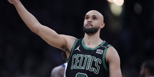 Ο Ντέρικ Γουάιτ παίζει στη Team USA