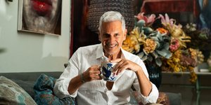 Δημήτρης Ντάσιος: Ο αλχημιστής της μόδας που υφαίνει παράδοση, τέχνη και ταξίδια σε κάθε δημιουργία