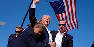 Ο Ντόναλντ Τραμπ τζούνιορ λίγο μετά την απόπειρα δολοφονίας του 