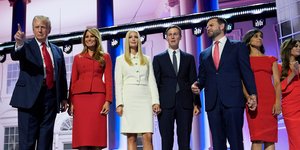 Η πρώτη εμφάνιση της Μελάνια Τραμπ στο πλευρό του Ντόναλντ ύστερα από μήνες