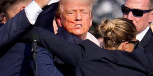 Παγκόσμιοι ηγέτες καταδίκασαν την επίθεση εναντίον του Ντόναλντ Τραμπ