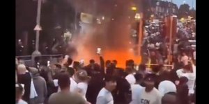 Στιγμιότυπο από τα επεισόδια στο Λιντς της Αγγλίας
