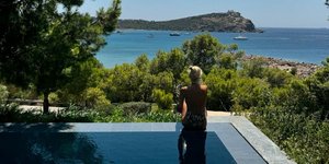To φωτογραφικό άλμπουμ των διακοπών της Φαίης Σκορδά