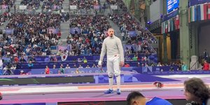 O Γεωργιανός Σάντρο Μπαζάντζε σε αγώνα ξιφομαχίας