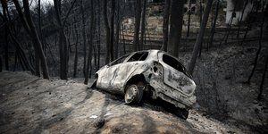 Καμμένο αυτοκίνητο στο Μάτι