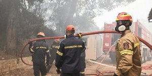 Πυροσβέστες στη Πάτρα